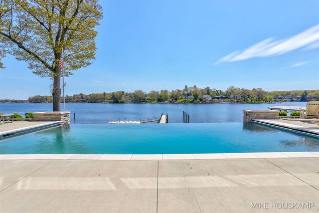 15945 Orchard Point Drive, Spring Lake, MI 49456