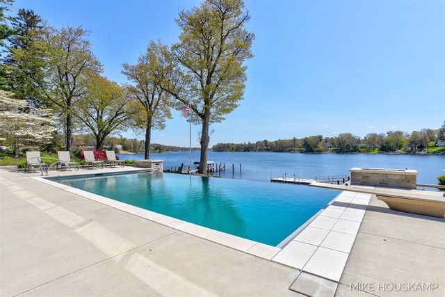 15945 Orchard Point Drive, Spring Lake, MI 49456