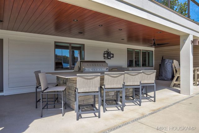 15945 Orchard Point Drive, Spring Lake, MI 49456