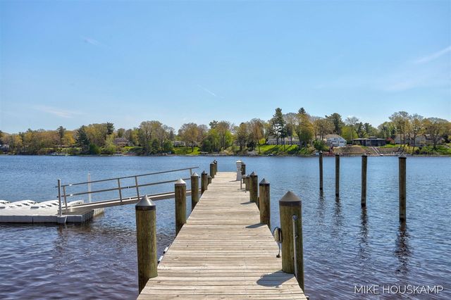 15945 Orchard Point Drive, Spring Lake, MI 49456