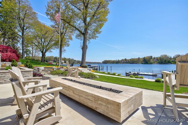15945 Orchard Point Drive, Spring Lake, MI 49456