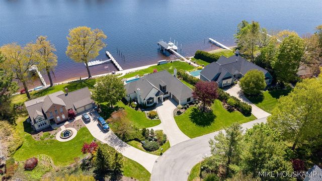 15945 Orchard Point Drive, Spring Lake, MI 49456