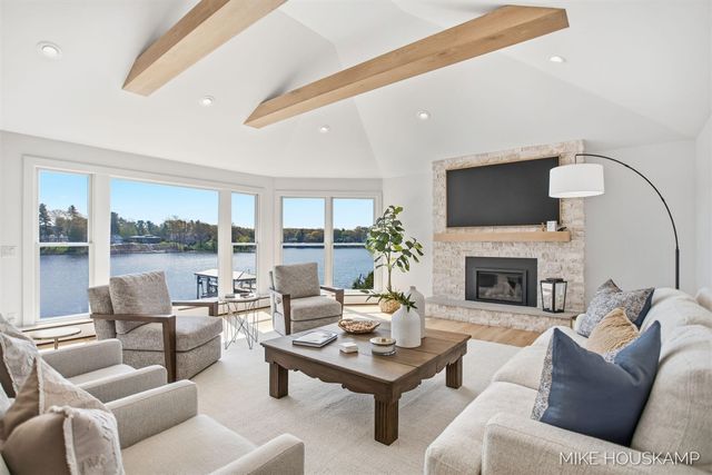 15945 Orchard Point Drive, Spring Lake, MI 49456
