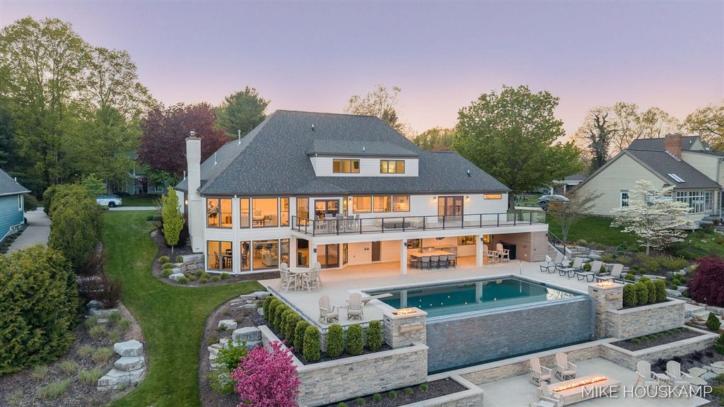 15945 Orchard Point Drive, Spring Lake, MI 49456