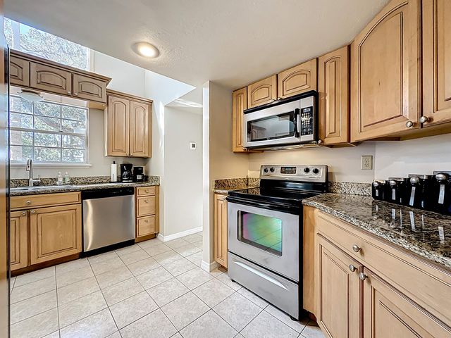 8 Lee Dr, St Augustine, FL 32080