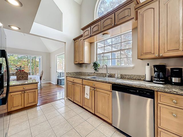 8 Lee Dr, St Augustine, FL 32080