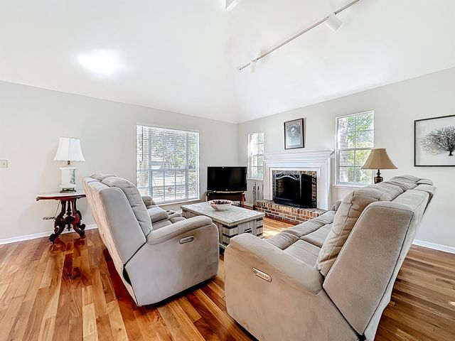 8 Lee Dr, St Augustine, FL 32080