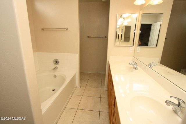 9465 N Elan Lane, Tucson, AZ 85742
