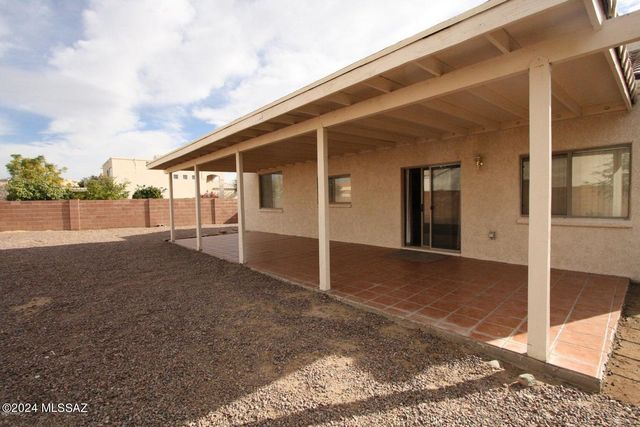 9465 N Elan Lane, Tucson, AZ 85742