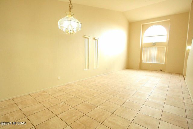 9465 N Elan Lane, Tucson, AZ 85742