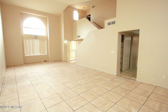 9465 N Elan Lane, Tucson, AZ 85742