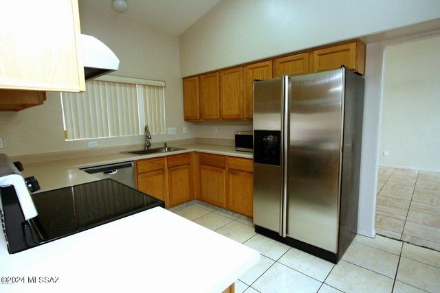 9465 N Elan Lane, Tucson, AZ 85742