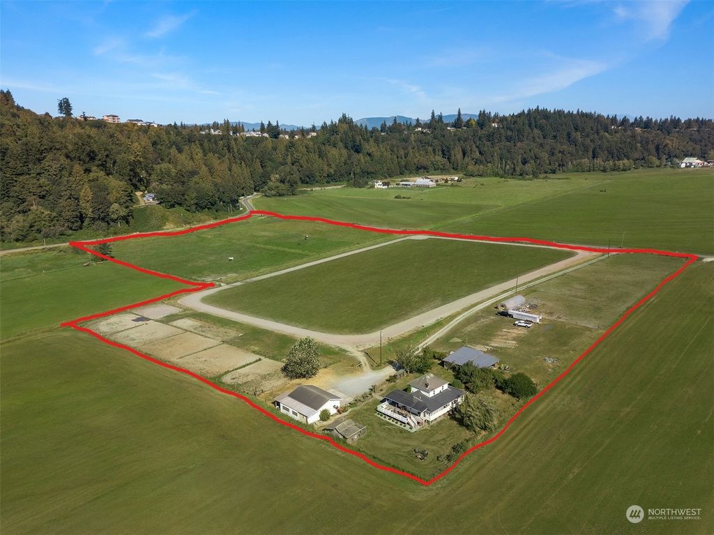 Image 1 of property listing at 24718 28th Avenue NW, Stanwood, WA 98292
