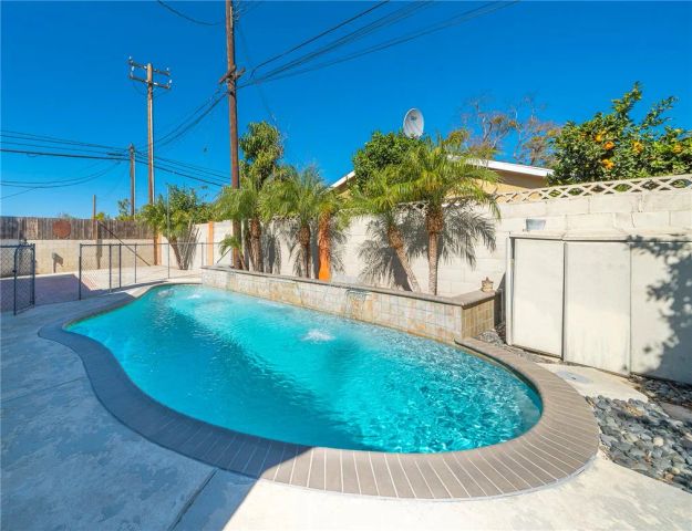 5125 W Crystal, Santa Ana, CA 92704