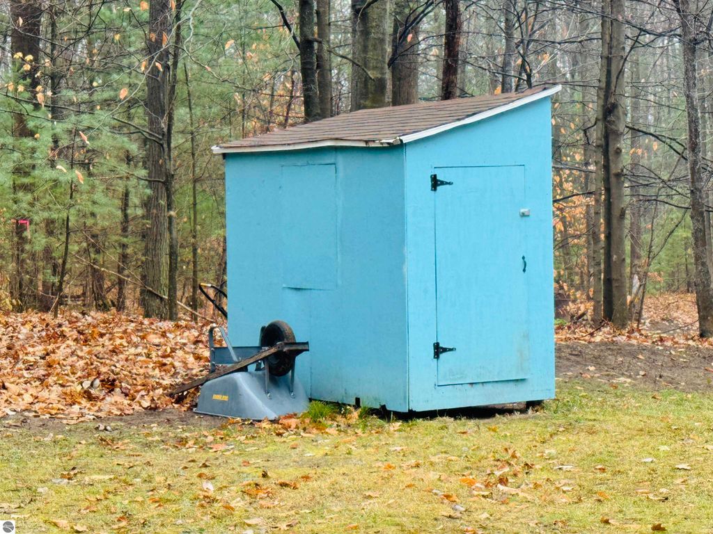 Image 10 of property listing at 1964 Carson Drive, Manton, MI 49663