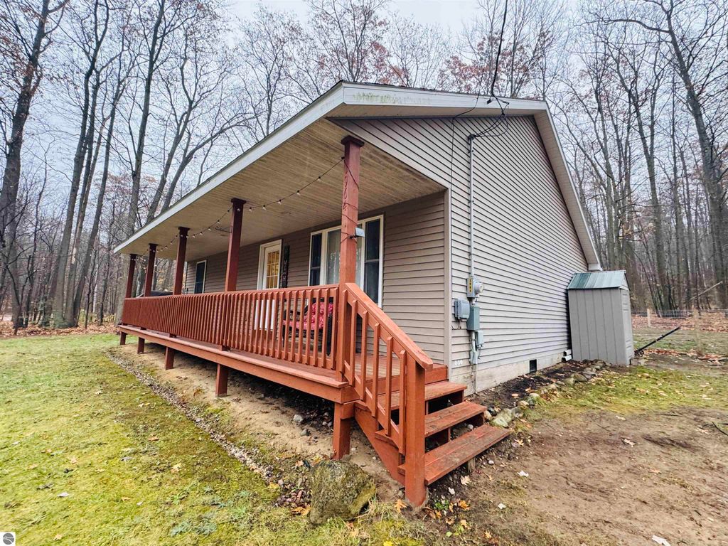 Image 7 of property listing at 1964 Carson Drive, Manton, MI 49663