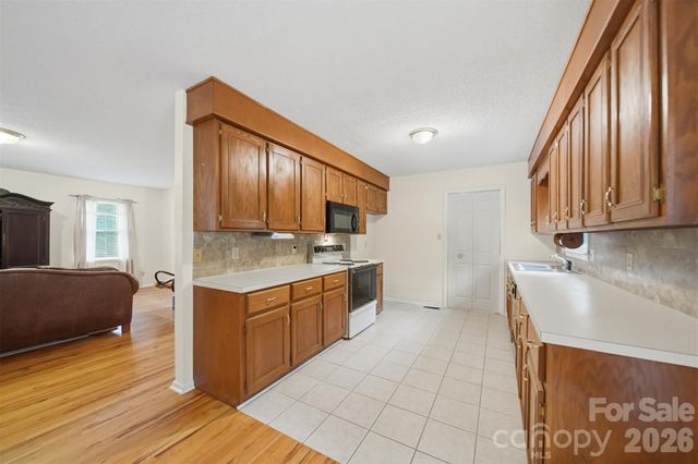 3882 Shadowood Drive, Morganton, NC 28655