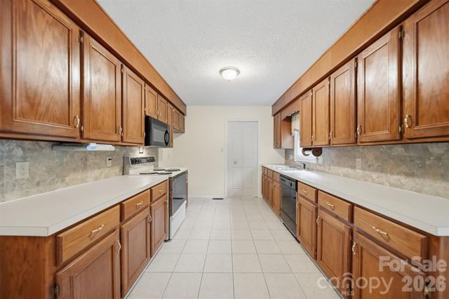 3882 Shadowood Drive, Morganton, NC 28655