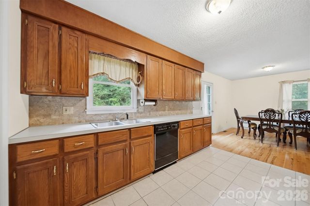 3882 Shadowood Drive, Morganton, NC 28655