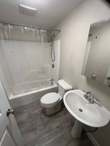 204 North Franklin 204, Holbrook, MA 02343