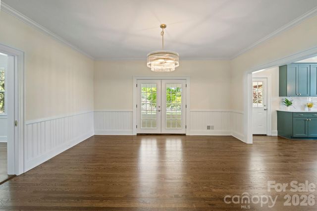 3114 N Center Street, Hickory, NC 28601