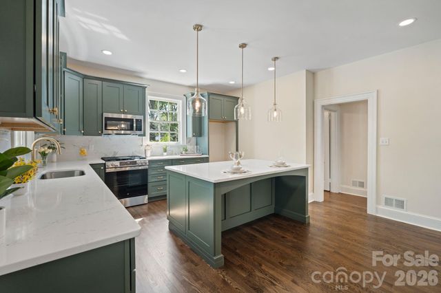 3114 N Center Street, Hickory, NC 28601