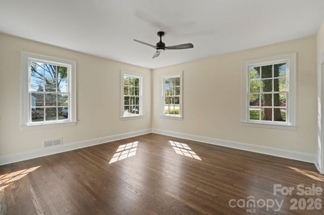 3114 N Center Street, Hickory, NC 28601