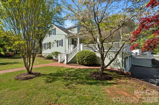 3114 N Center Street, Hickory, NC 28601