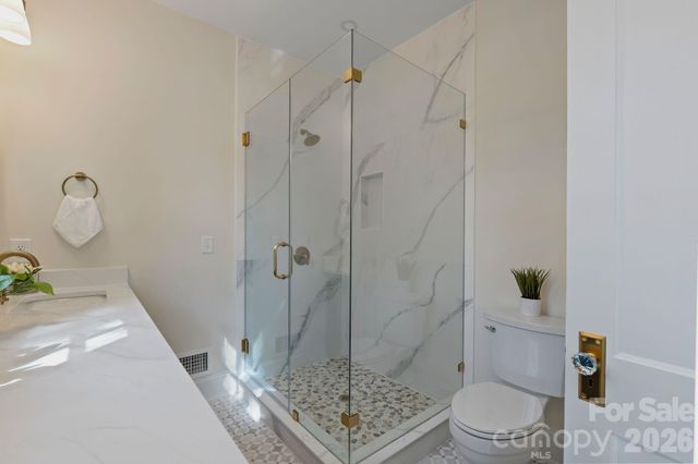 3114 N Center Street, Hickory, NC 28601
