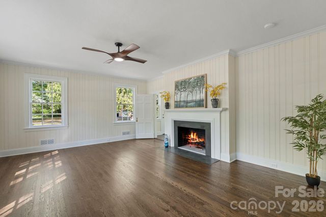 3114 N Center Street, Hickory, NC 28601