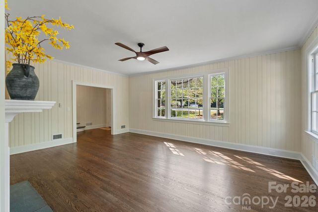3114 N Center Street, Hickory, NC 28601