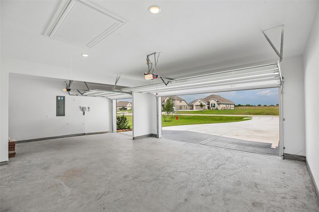 504 Cane Crossing Lake Drive, Sealy, TX 77474