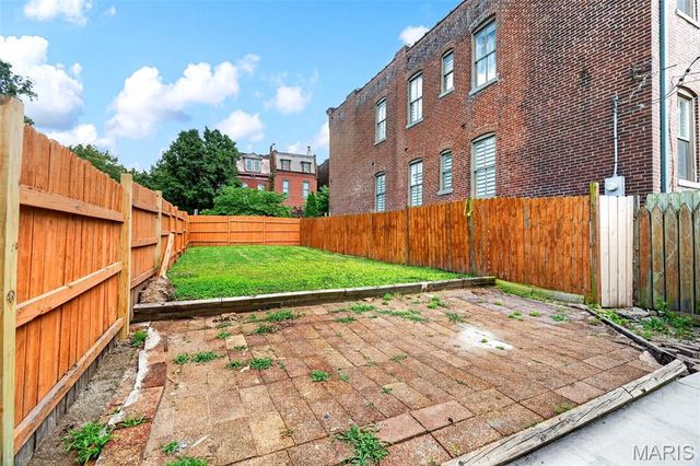 1810 Utah Street, St Louis, MO 63118