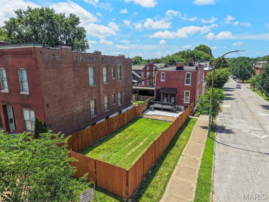 1810 Utah Street, St Louis, MO 63118