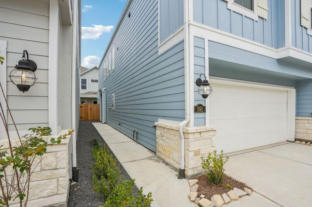 591 Avisa Drive, Kemah, TX 77565