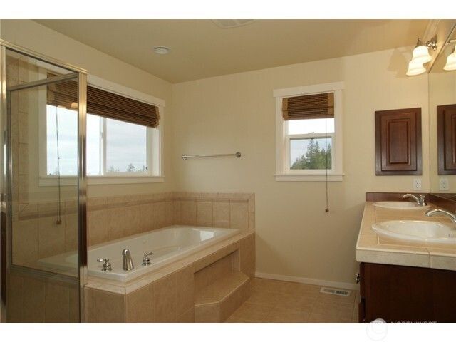 2471 34th Avenue NE, Issaquah, WA 98029