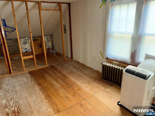 120 Glen Avenue, Midland Park, NJ 07432