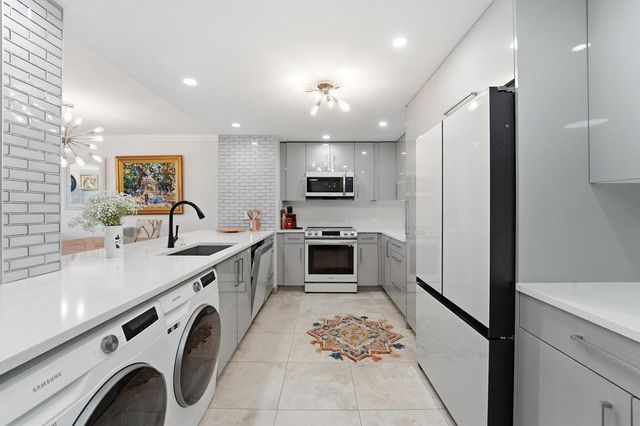 1149 Hillsboro 503, Hillsboro Beach, FL 33062