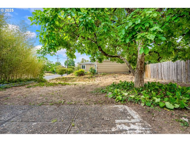 1432 Ne ROSA PARKS Way, Portland, OR 97211