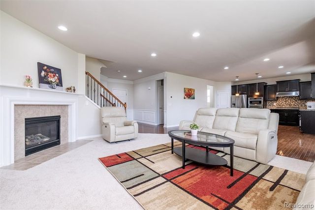 29926 Autumn Gold Drive, New Hudson, MI 48165