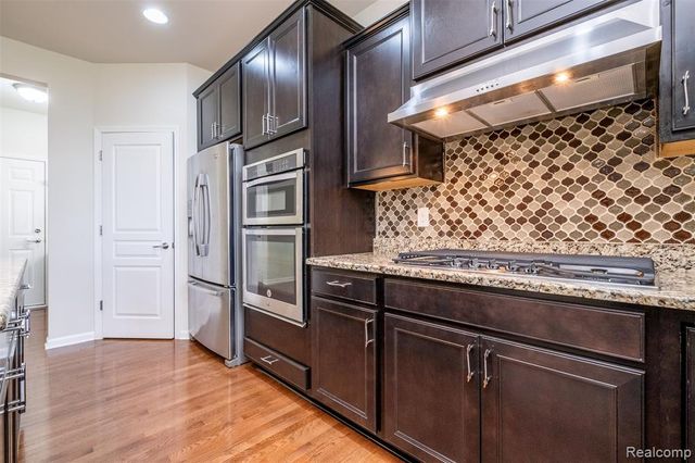 29926 Autumn Gold Drive, New Hudson, MI 48165