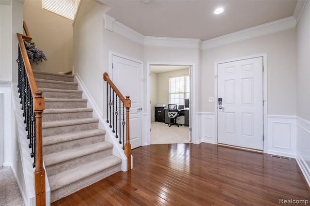 29926 Autumn Gold Drive, New Hudson, MI 48165