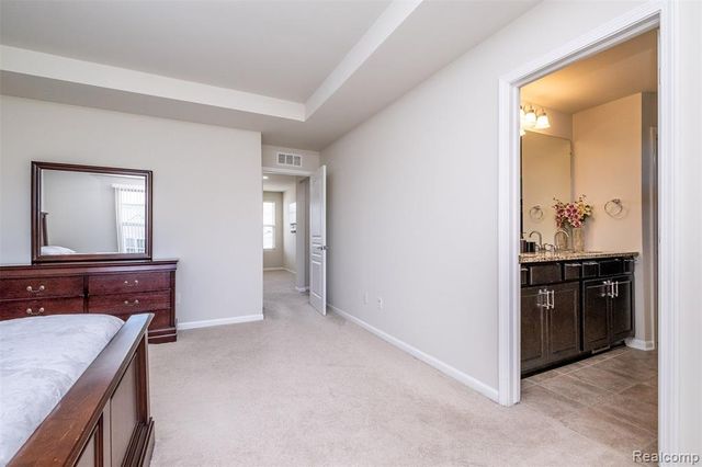 29926 Autumn Gold Drive, New Hudson, MI 48165