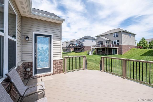 29926 Autumn Gold Drive, New Hudson, MI 48165