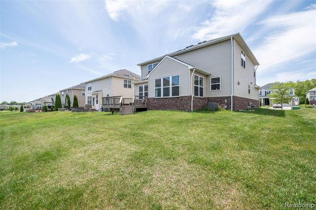 29926 Autumn Gold Drive, New Hudson, MI 48165