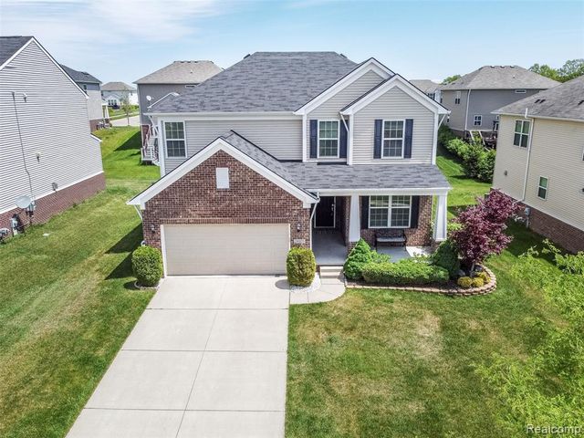 29926 Autumn Gold Drive, New Hudson, MI 48165