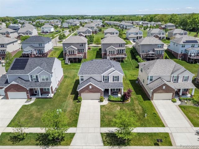 29926 Autumn Gold Drive, New Hudson, MI 48165