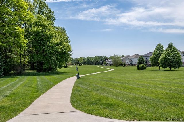 29926 Autumn Gold Drive, New Hudson, MI 48165