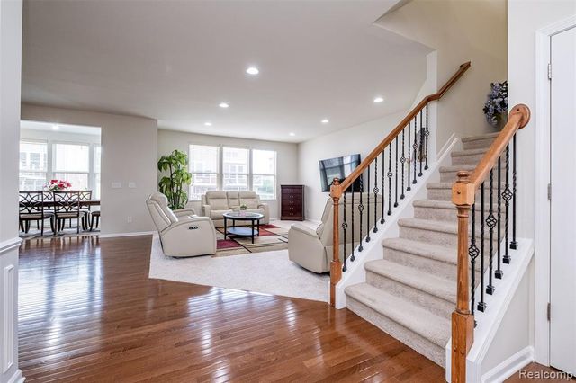 29926 Autumn Gold Drive, New Hudson, MI 48165