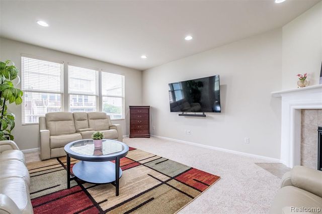 29926 Autumn Gold Drive, New Hudson, MI 48165